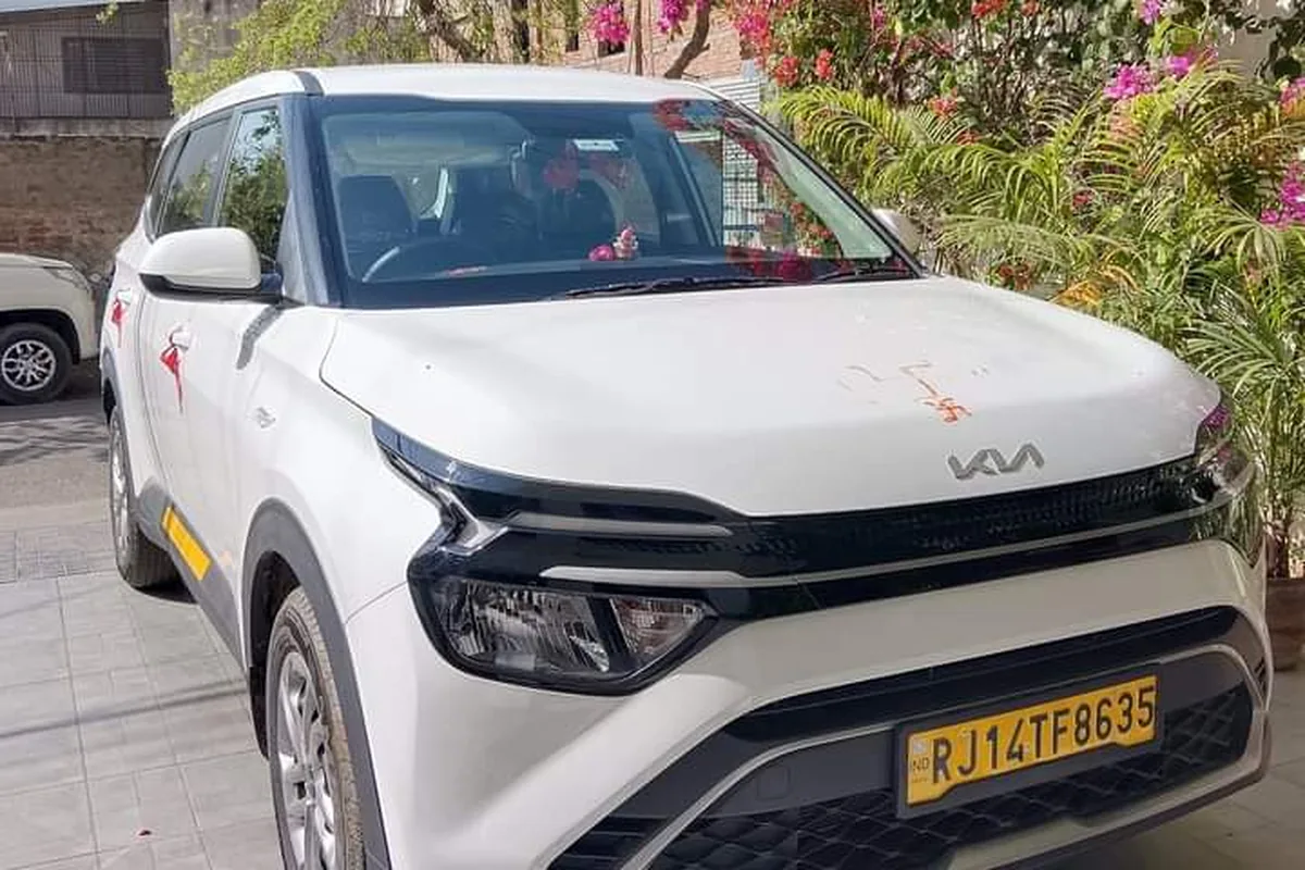 Kia Carens, one of the vehicles used for private tours from Jaipur
