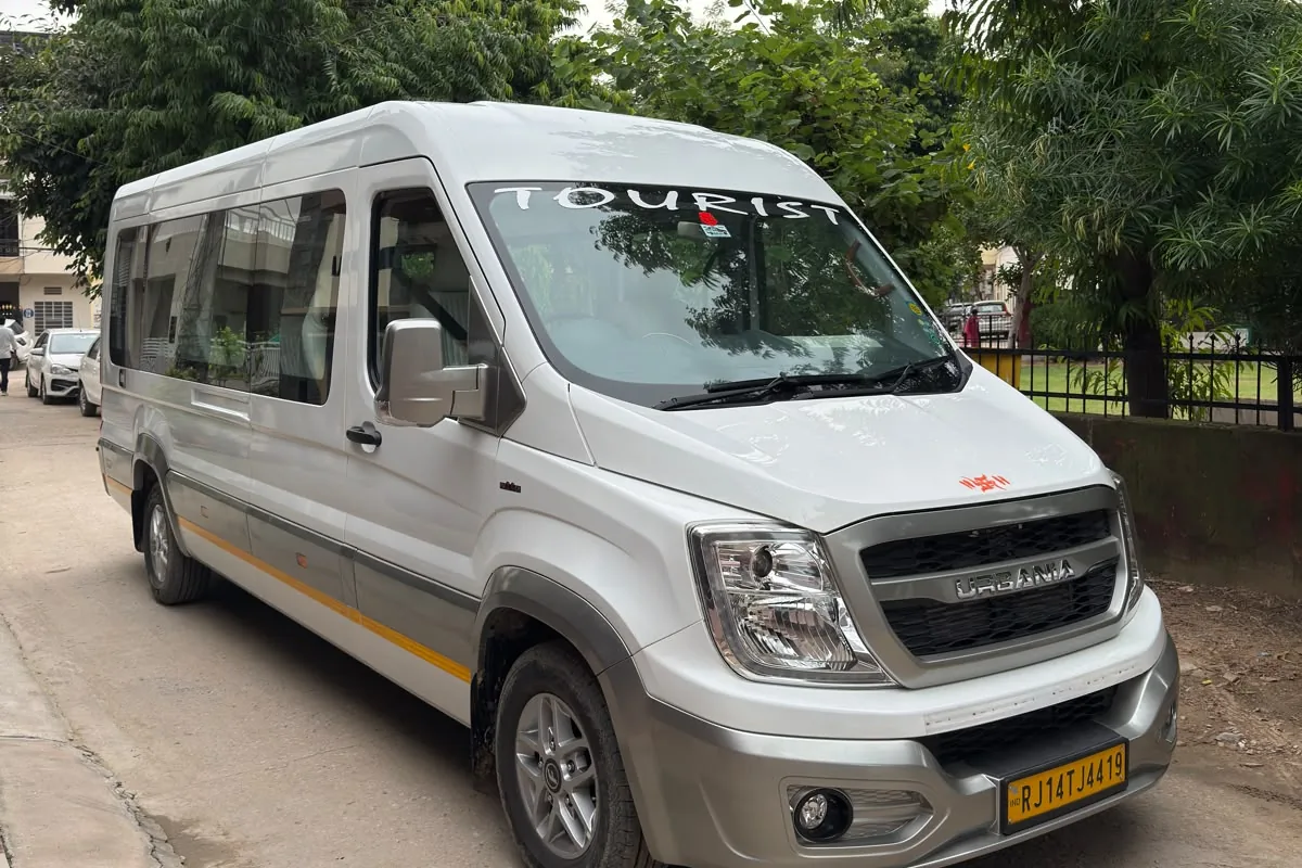 Force Urbania, one of the vehicles used for private tours from Jaipur